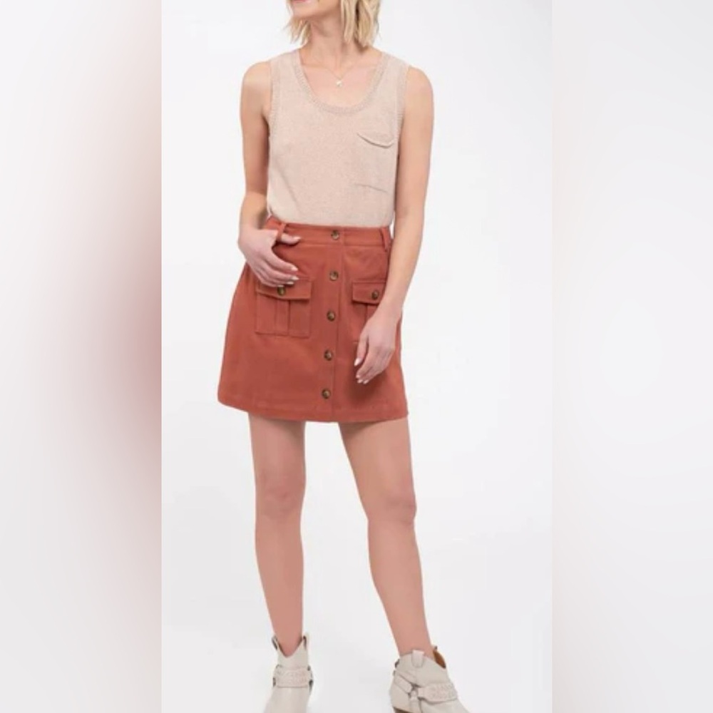 NWOT Women's Button-Front, Flap Pocket Mini Skirt in Terracotta/Rust. Size S. - Picture 4 of 6